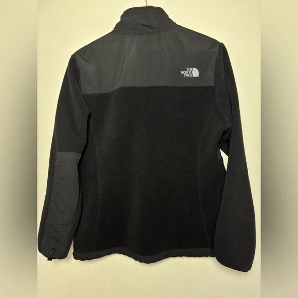 The North Face Women’s Black Denali Jacket - Picture 7 of 8